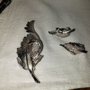 Beautiful Vintage Coro Brushed Silvertone Curled Leaf Brooch & matching earrings